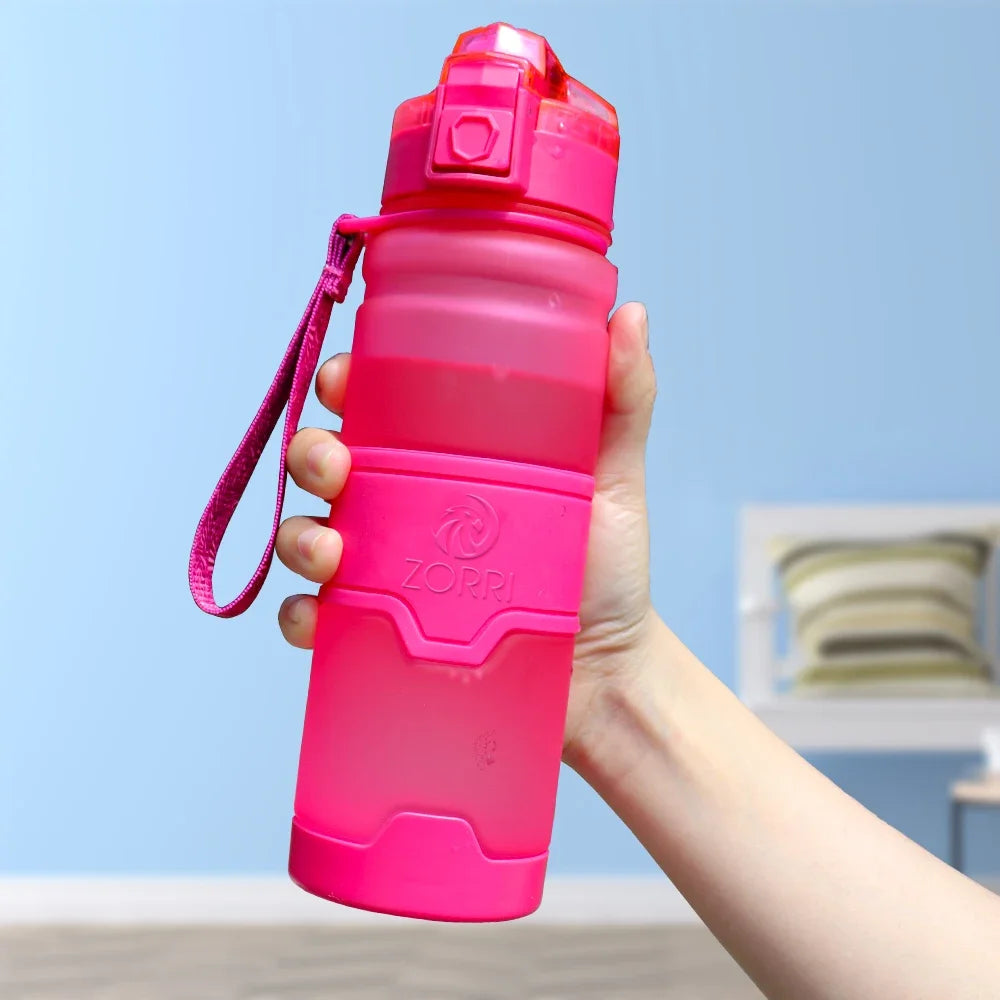 Gourde sport en Tritan ergonomique et pratique