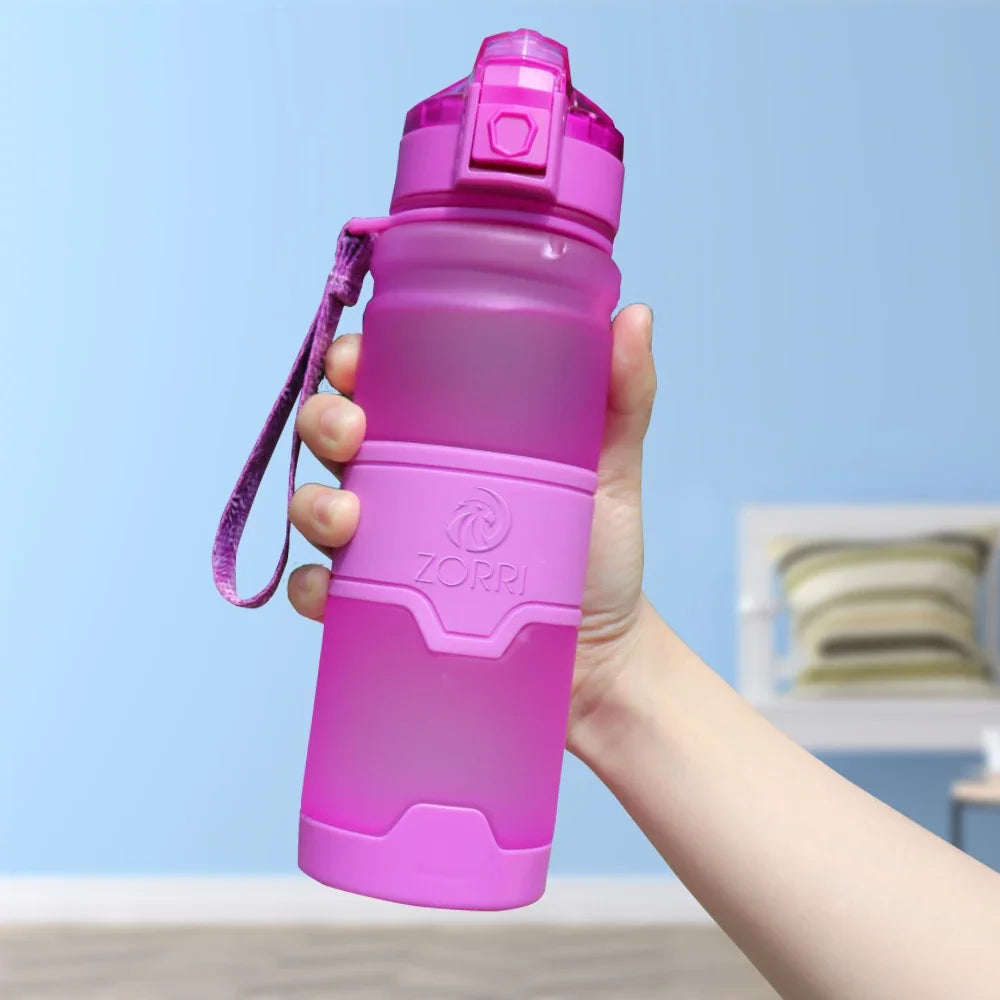 Gourde sport en Tritan ergonomique et pratique