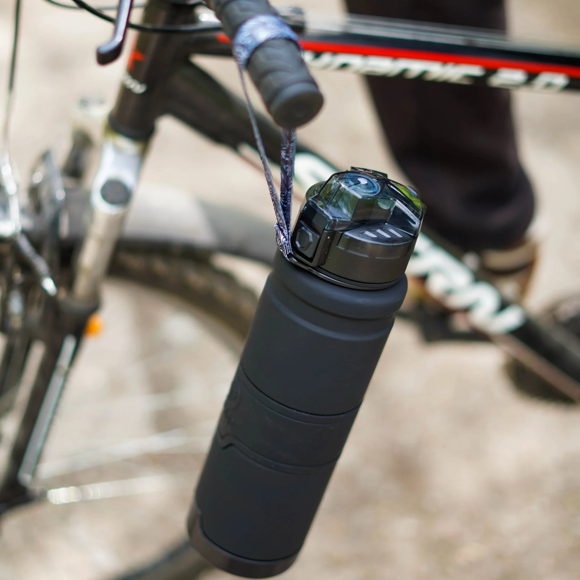 Gourde sport en Tritan ergonomique et pratique