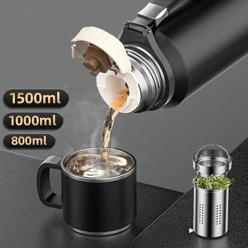 Gourde thermos avec sa tasse et son infuseur